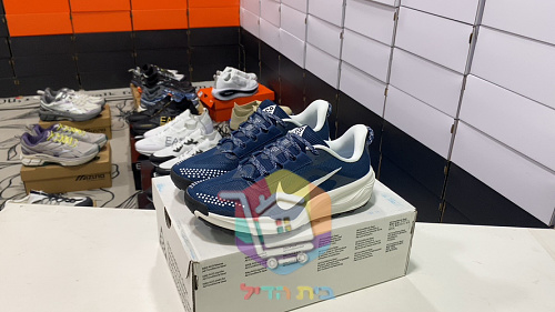 Laufschuhe Nike ACG in Blau und Weiß 9