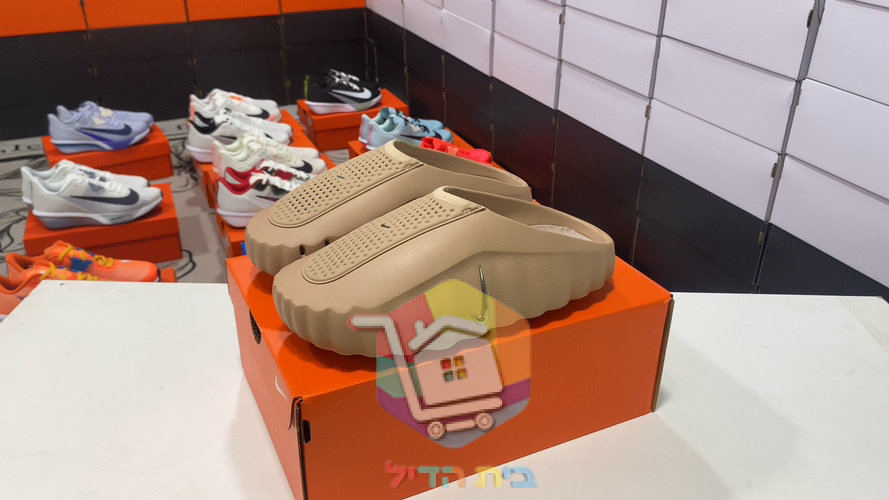 Clogs Nike aus Gummi in Beige mit Plateausohle
