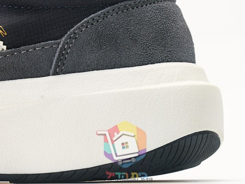 Sneaker adidas in Schwarz mit cremefarbenen Streifen 13