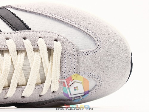 Sneaker adidas in Schwarz mit cremefarbenen Streifen 21
