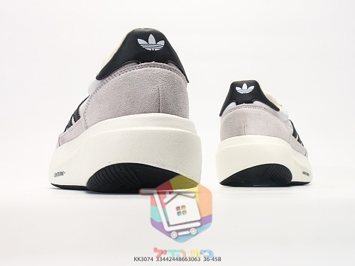 Sneaker adidas in Schwarz mit cremefarbenen Streifen 23