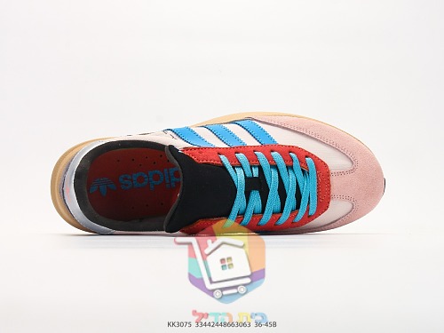 Sneaker adidas in Schwarz mit cremefarbenen Streifen 36