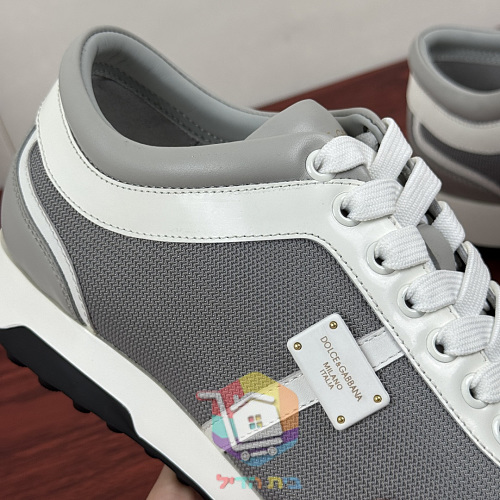 Dolce & Gabbana Sneaker mit Metallplatte an der Seite 12