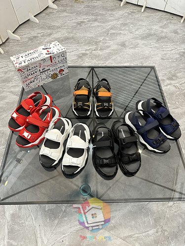 DSQUARED2 Sandalen mit drei verstellbaren Riemen 20