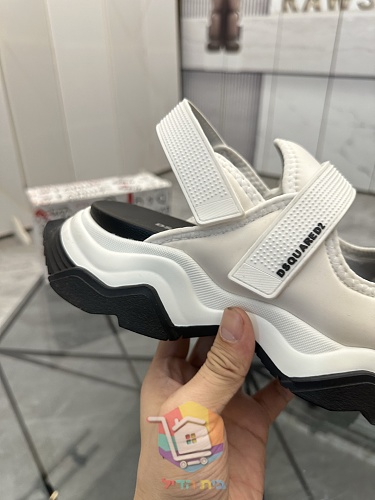 DSQUARED2 Sandalen mit drei verstellbaren Riemen 22