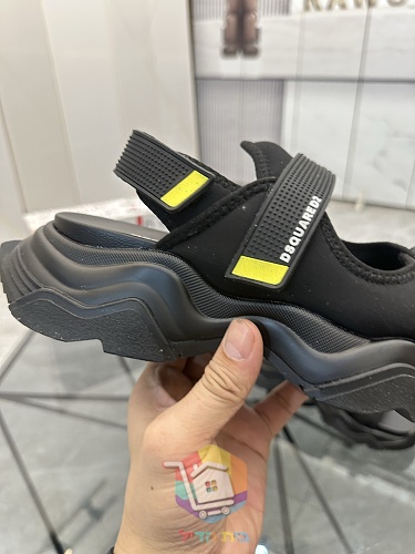 DSQUARED2 Sandalen mit drei verstellbaren Riemen 31