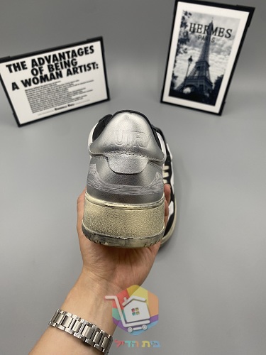 AUTRY Sneaker in Schwarz und Weiß 2