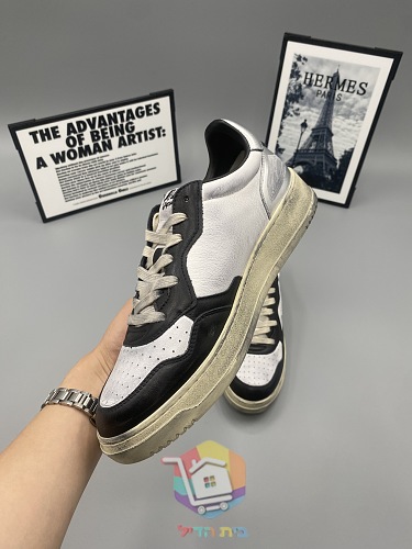 AUTRY Sneaker in Schwarz und Weiß 4