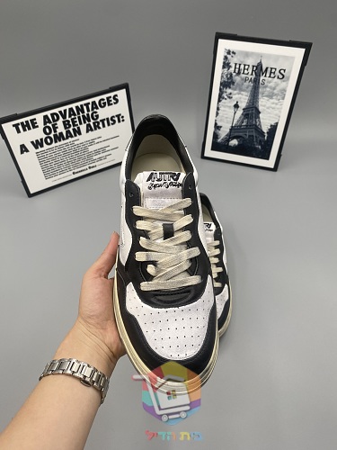 AUTRY Sneaker in Schwarz und Weiß 5