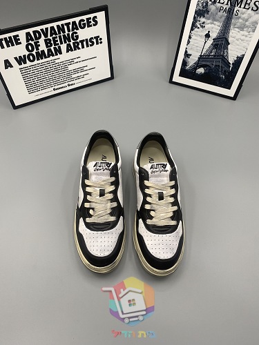 AUTRY Sneaker in Schwarz und Weiß 8