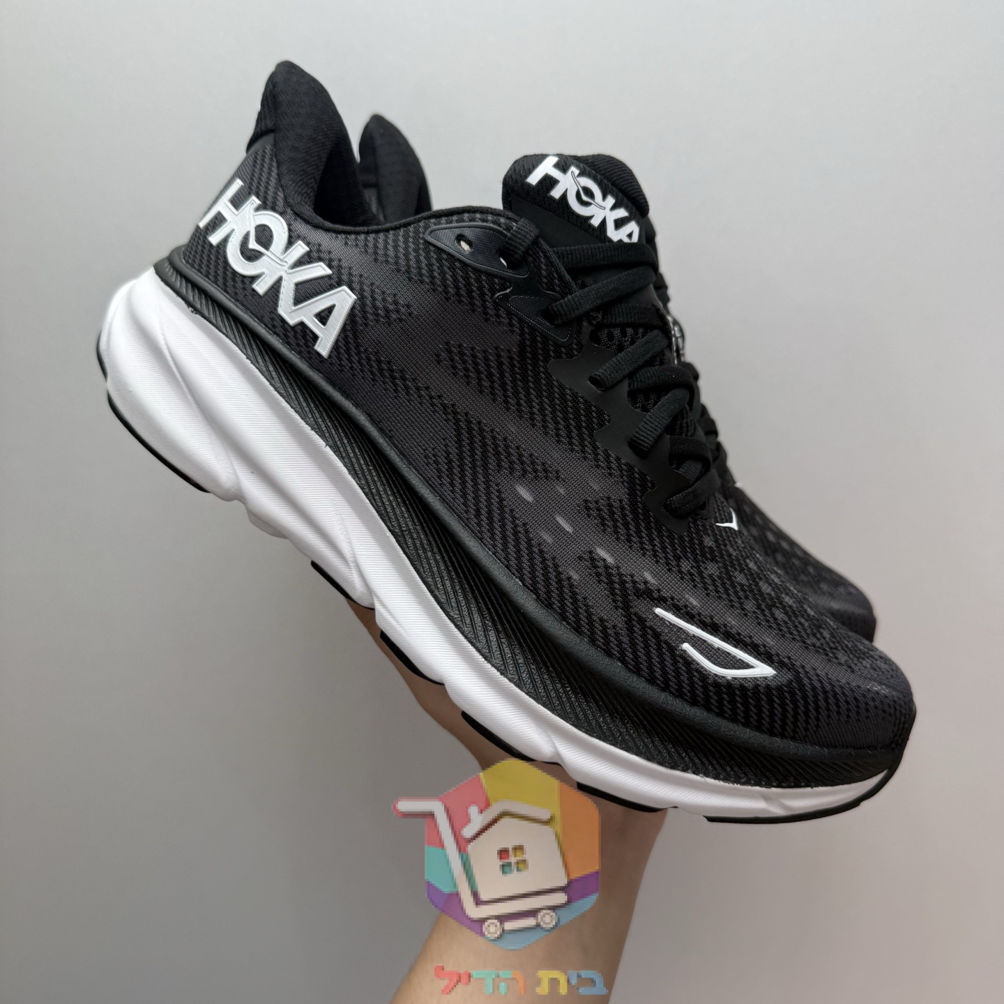HOKA Laufschuhe in Schwarz und Weiß