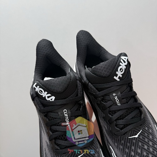 HOKA Laufschuhe in Schwarz und Weiß 7