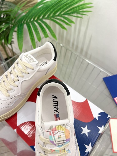 AUTRY Sneaker aus weißem Leder 2