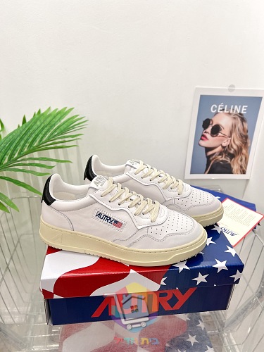 AUTRY Sneaker aus weißem Leder 7