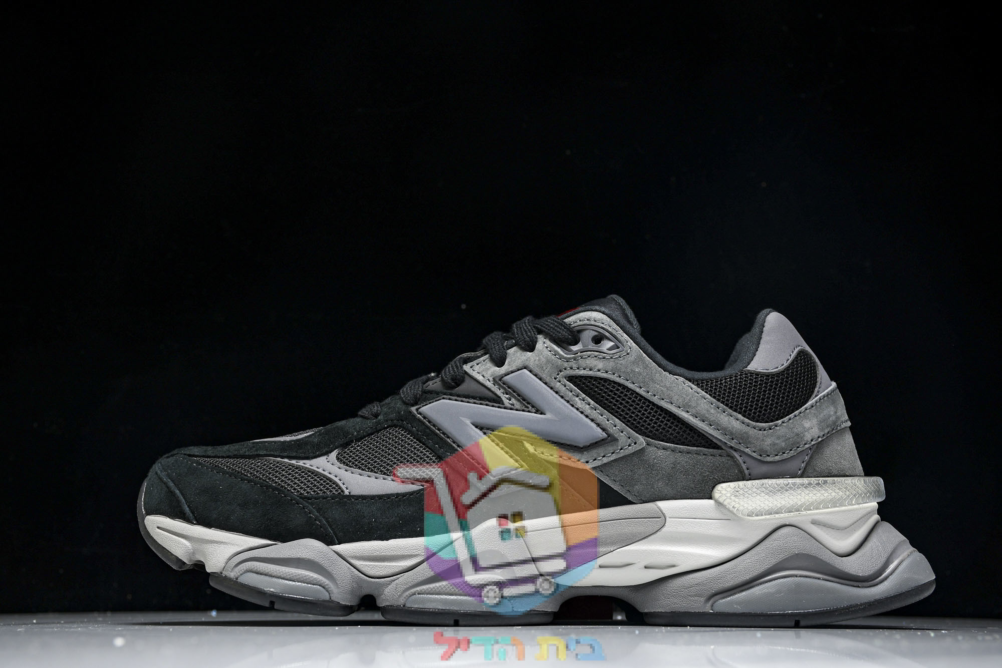 New Balance 9060 in Schwarz und Grau