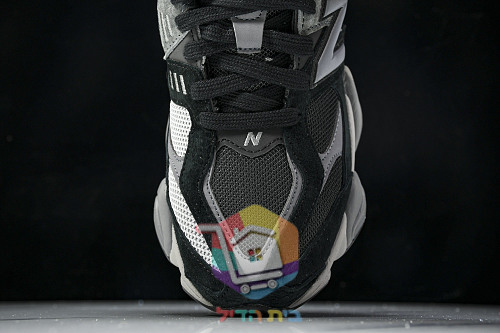 New Balance 9060 in Schwarz und Grau 11