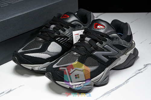 New Balance 9060 in Schwarz und Grau 14