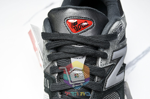 New Balance 9060 in Schwarz und Grau 18