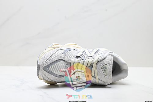 New Balance 9060 in Schwarz und Grau 17