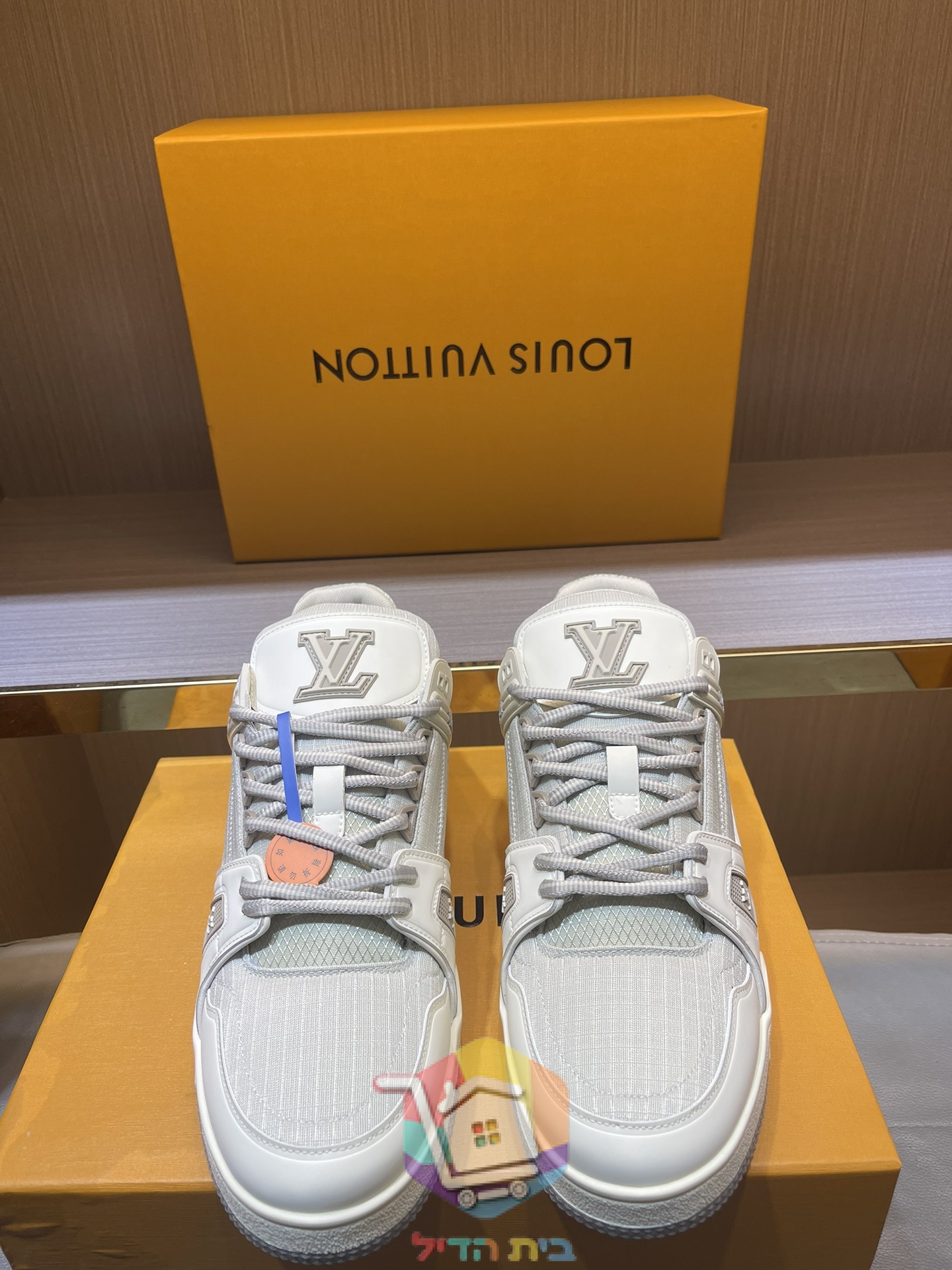 Louis Vuitton LV Trainer in Schwarz und Creme
