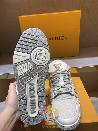 Louis Vuitton LV Trainer in Schwarz und Creme 3