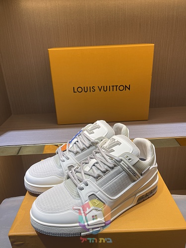 Louis Vuitton LV Trainer in Schwarz und Creme 5