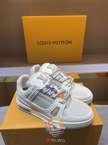 Louis Vuitton LV Trainer in Schwarz und Creme 6