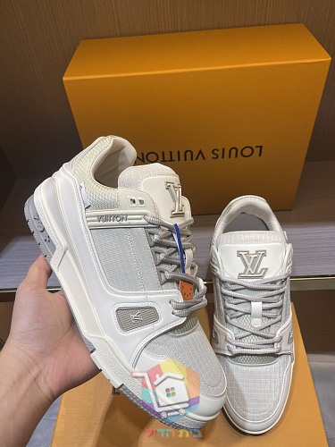 Louis Vuitton LV Trainer in Schwarz und Creme 9