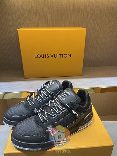 Louis Vuitton LV Trainer in Schwarz und Creme 14