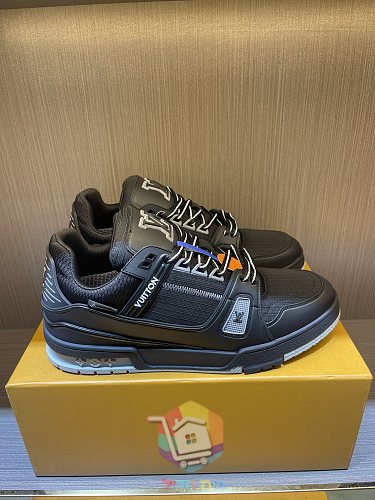 Louis Vuitton LV Trainer in Schwarz und Creme 17