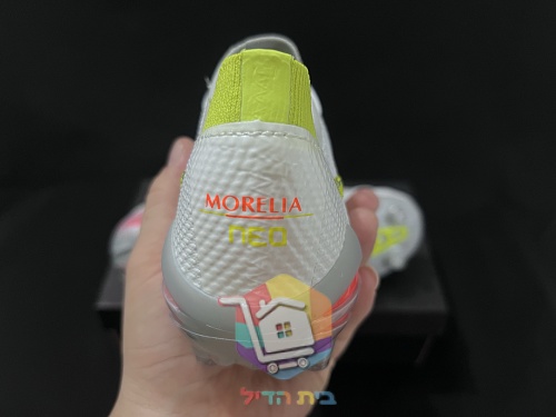 Mizuno Morelia Neo Fußballschuhe in Weiß und Schwarz 2