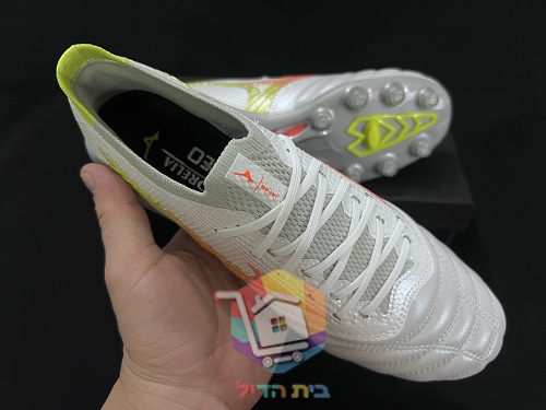 Mizuno Morelia Neo Fußballschuhe in Weiß und Schwarz 4