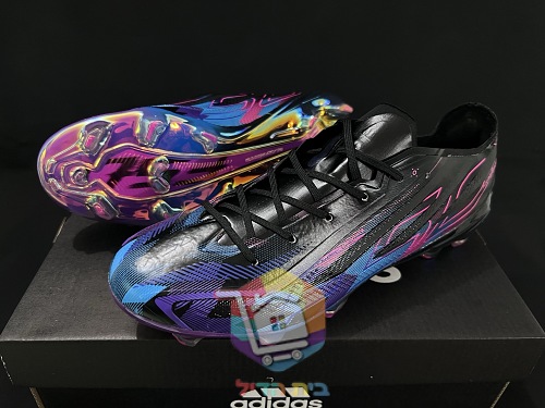 adidas Fußballschuhe in Schwarz mit schillerndem Finish 5