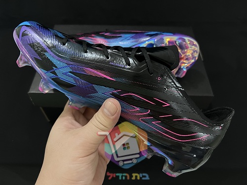 adidas Fußballschuhe in Schwarz mit schillerndem Finish 9