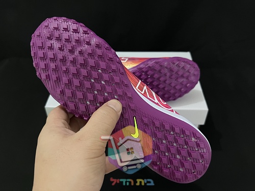 Nike Mercurial Fußballschuhe in Pink und Lila 9