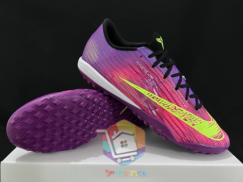 Nike Mercurial Fußballschuhe in Pink und Lila 16