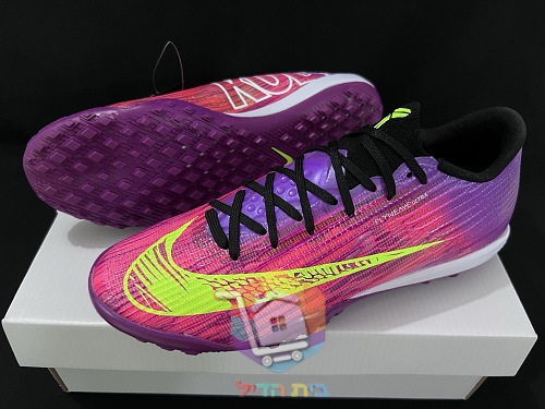 Nike Mercurial Fußballschuhe in Pink und Lila 18