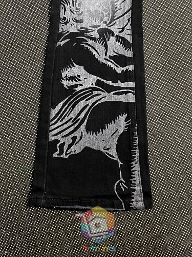 Jeans AMIRI mit Cherub-Print und roter Stickerei 6