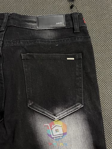 Jeans AMIRI mit Cherub-Print und roter Stickerei 9