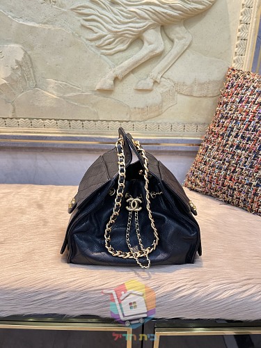 תיק Chanel 25 Small מעור מרופד עם שרוך שרשרת ותליון לוגו, שחור, תמונה 7