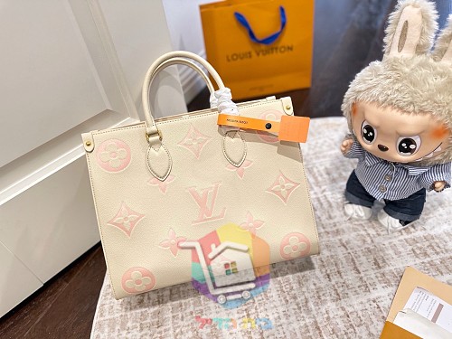 תיק Louis Vuitton OnTheGo מעור מוטבע בשני גוונים, ורוד או שמנת, 18, 25 או 35 ס"מ, תמונה 4