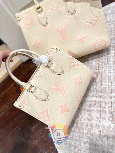 תיק Louis Vuitton OnTheGo מעור מוטבע בשני גוונים, ורוד או שמנת, 18, 25 או 35 ס"מ, תמונה 6