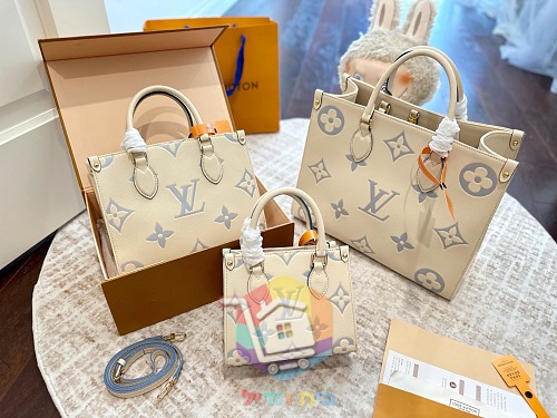 תיק Louis Vuitton OnTheGo מעור מוטבע בשני גוונים, ורוד או שמנת, 18, 25 או 35 ס"מ, תמונה 9