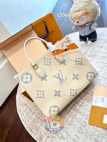 תיק Louis Vuitton OnTheGo מעור מוטבע בשני גוונים, ורוד או שמנת, 18, 25 או 35 ס"מ, תמונה 10