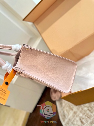 תיק Louis Vuitton OnTheGo מעור מוטבע בשני גוונים, ורוד או שמנת, 18, 25 או 35 ס"מ, תמונה 17