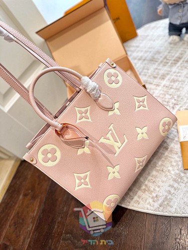 תיק Louis Vuitton OnTheGo מעור מוטבע בשני גוונים, ורוד או שמנת, 18, 25 או 35 ס"מ, תמונה 1