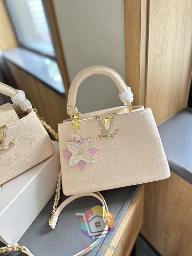 תיק Louis Vuitton Capucines עם תליון פרח ושרשרת, Mini או BB, חמישה צבעים, תמונה 4