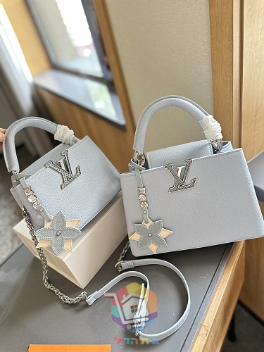 תיק Louis Vuitton Capucines עם תליון פרח ושרשרת, Mini או BB, חמישה צבעים, תמונה 12