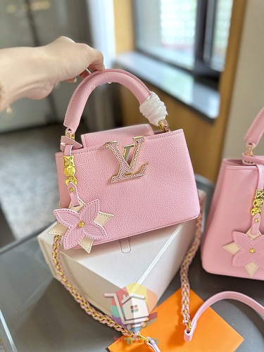 תיק Louis Vuitton Capucines עם תליון פרח ושרשרת, Mini או BB, חמישה צבעים, תמונה 15