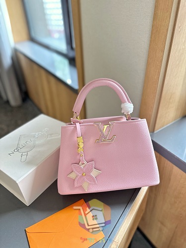 תיק Louis Vuitton Capucines עם תליון פרח ושרשרת, Mini או BB, חמישה צבעים, תמונה 16